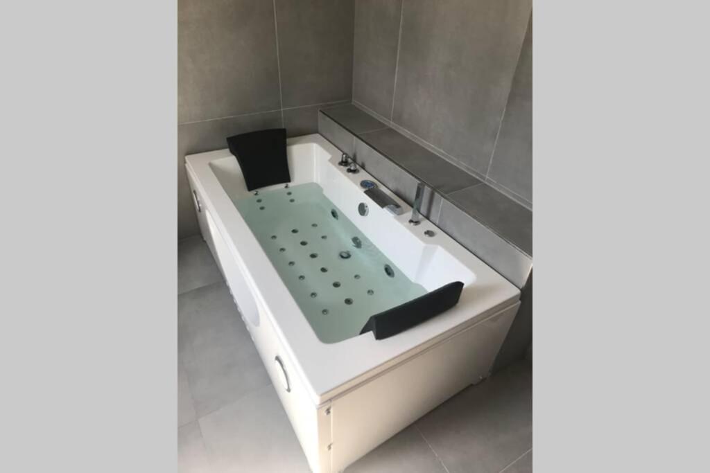 Apartman 3Kk 80 M2 S Virivkou A Saunou Jihlava Exterior foto